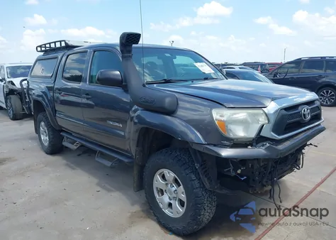 2015 Toyota Tacoma Base V6 z USA, uszkodzony, nr VIN 5TFLU4EN0FX145357